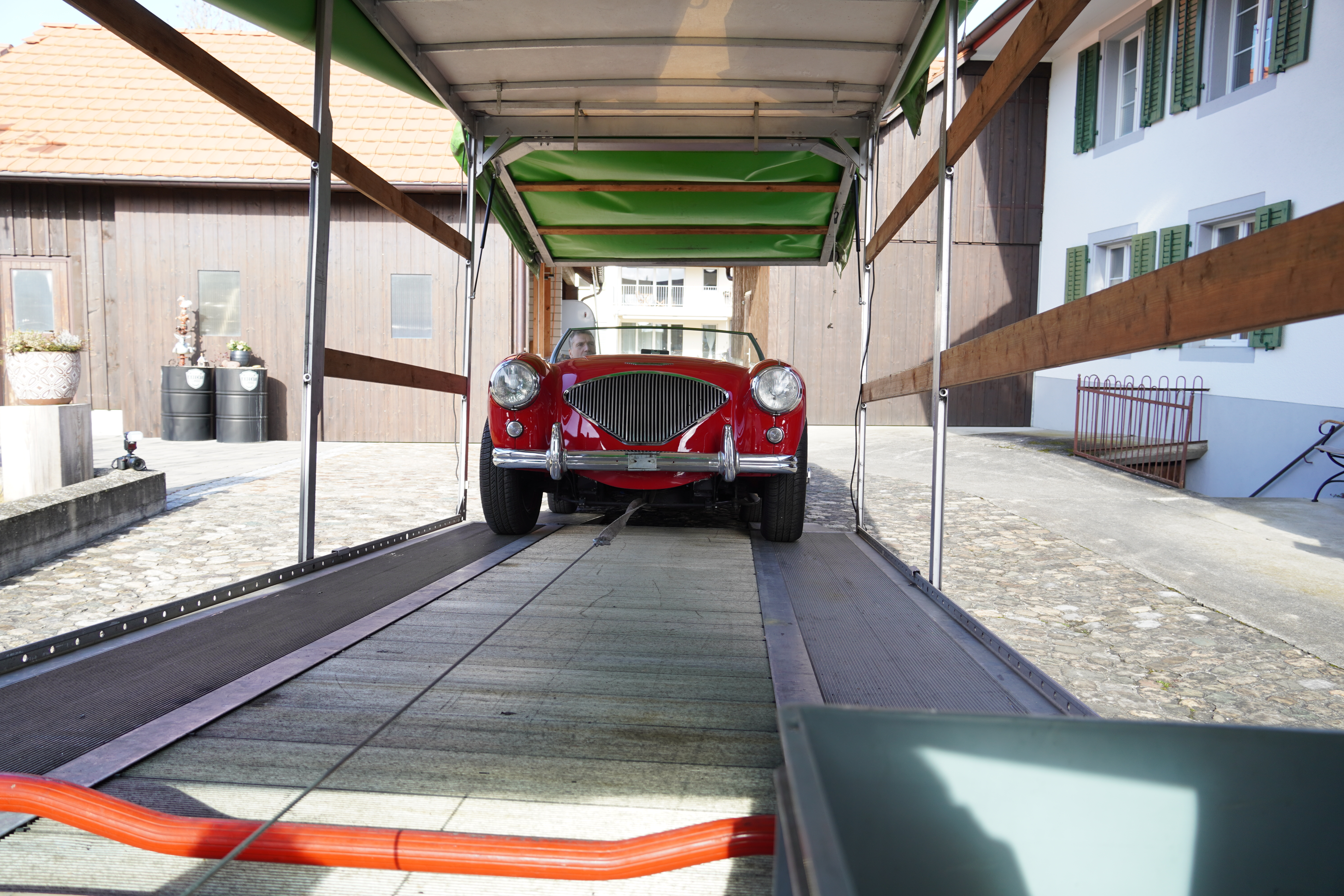 Transport Healey auf Anhänger